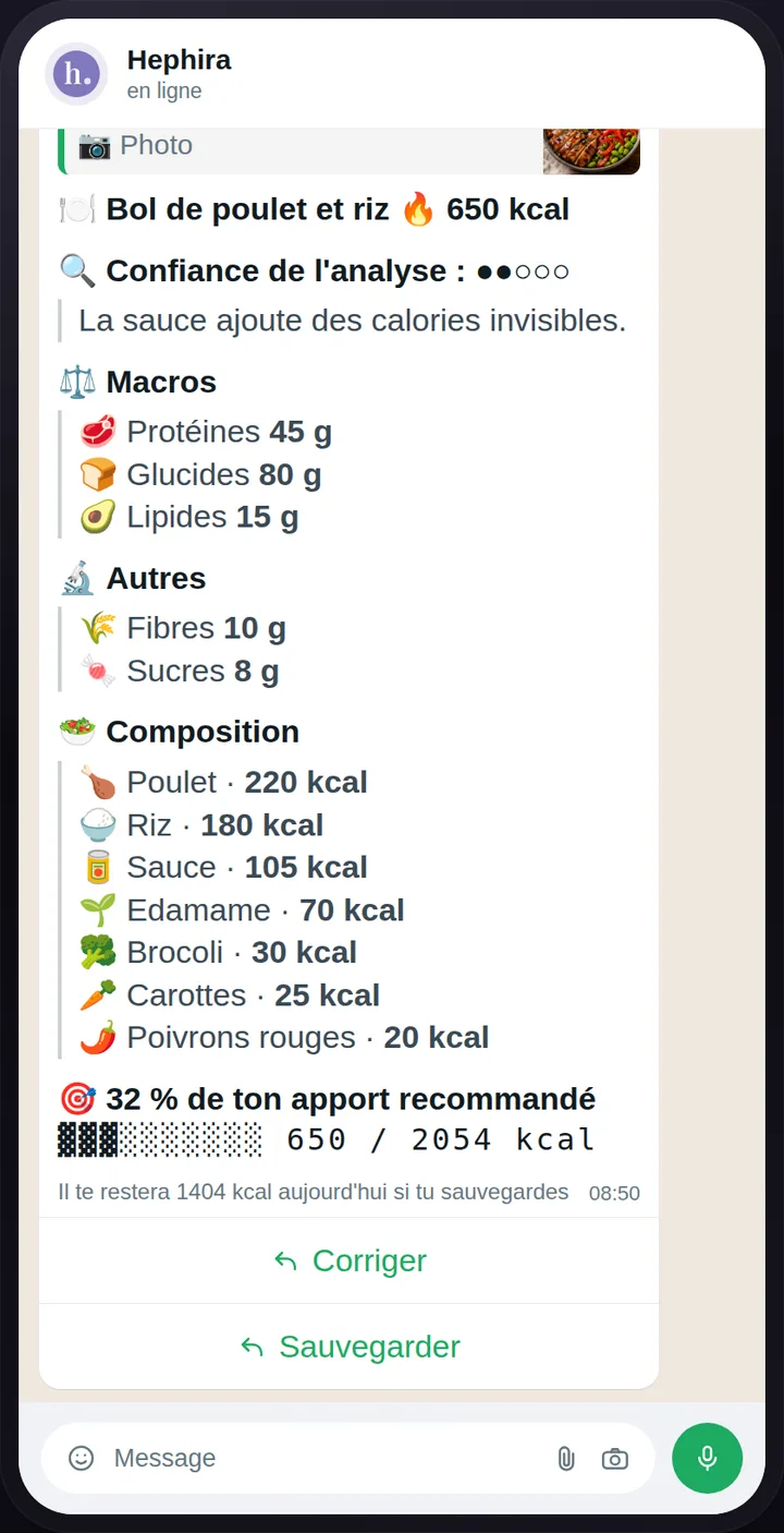 Une conversation WhatsApp : la photo d'un déjeuner envoyée, et l'analyse nutritionnelle reçue en quelques secondes.