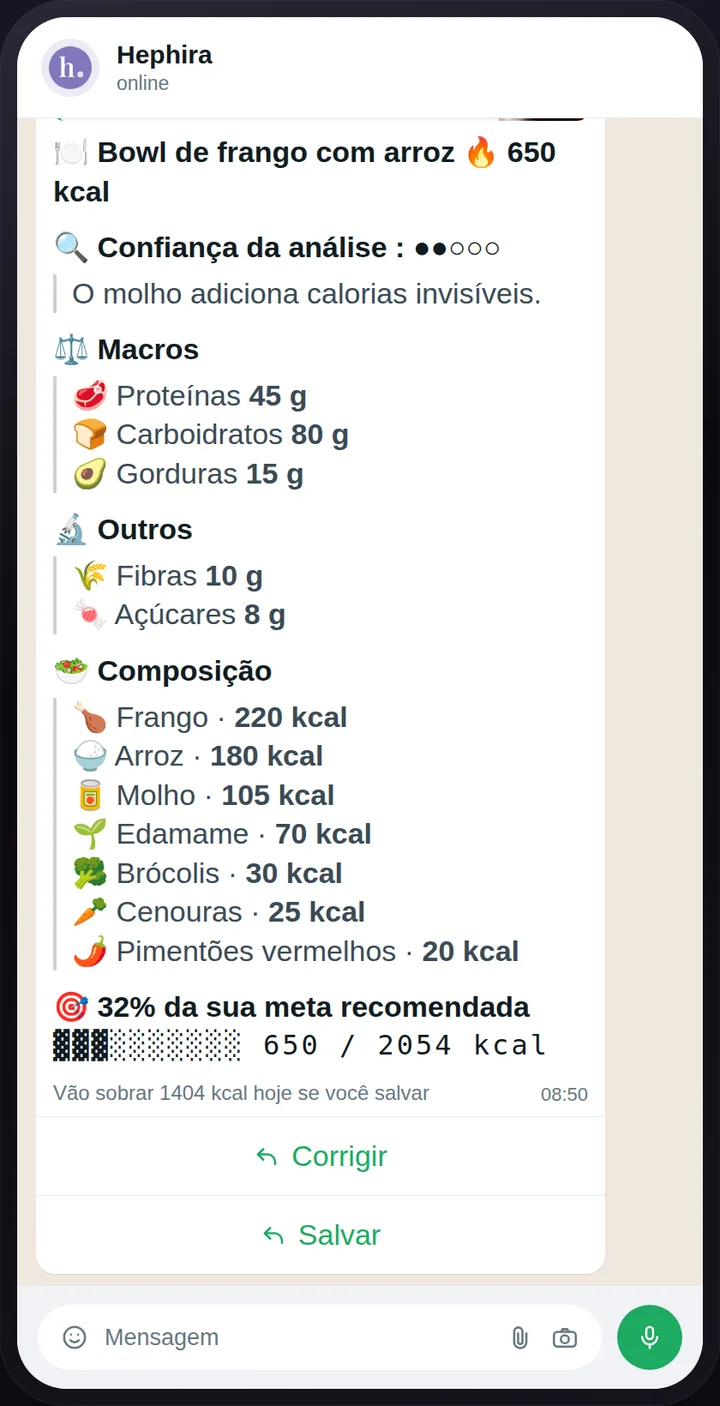 Uma conversa no WhatsApp: a foto de um almoço enviada, e a análise nutricional recebida em alguns segundos.